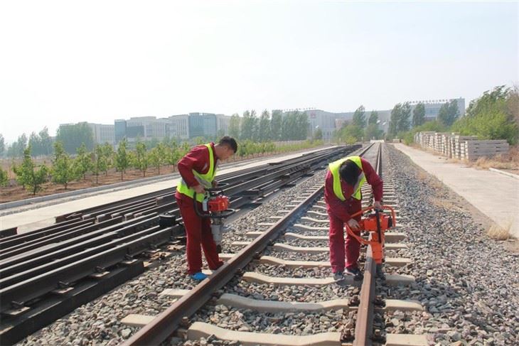 portable railway bolt wrench.JPG